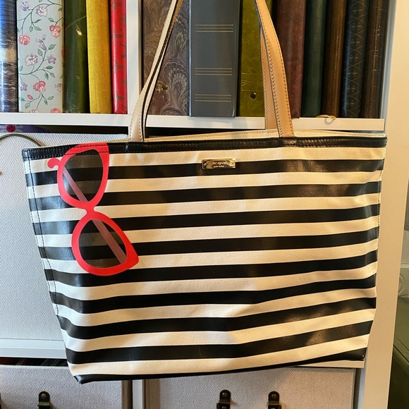 kate spade Handbags - Kate Spade Storybook lining sunglasses tote